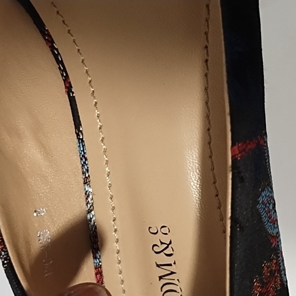 Bloom & Co Floral Pattern Heel - Picture 9 of 11